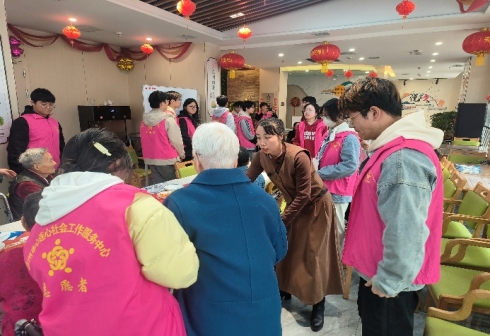“一站式”学生社区|“老有所乐 健康同行”理学院开展志愿服务活动